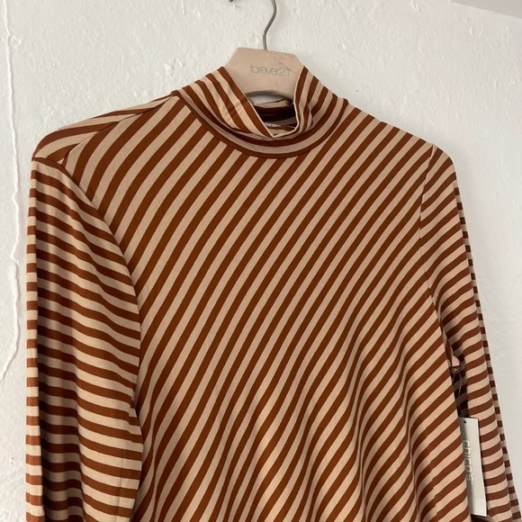 Chico's Mock- Neck Asymmetrical Hem Top Size M - Picture 7 of 8